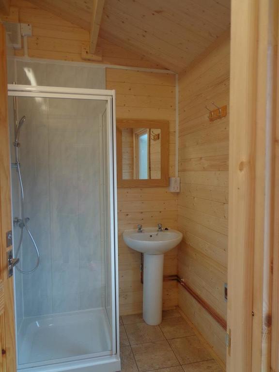 Bryn Dinas Camping Pods At The Foot Of Mt Snowdon Беджелерт Екстериор снимка