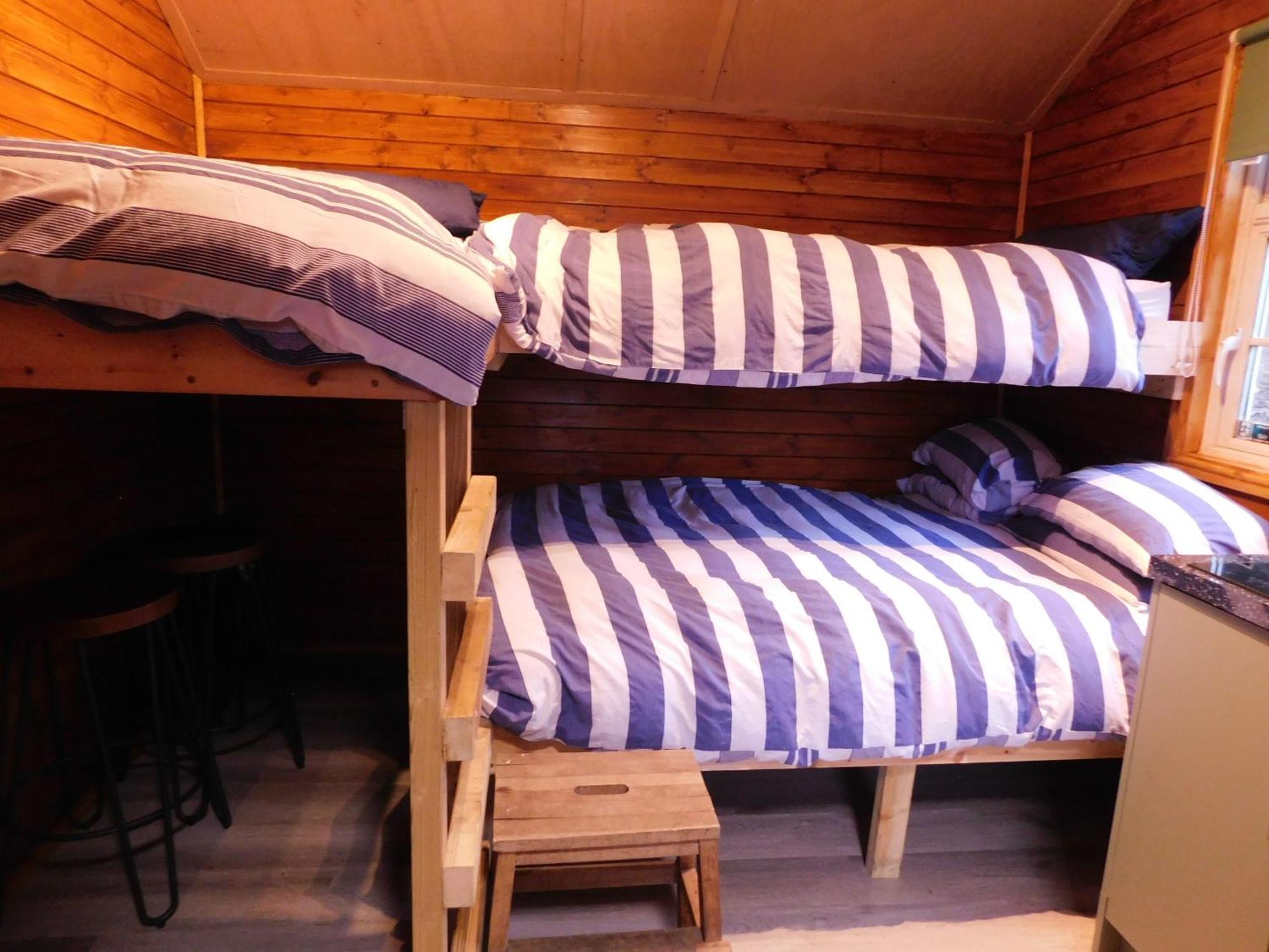 Bryn Dinas Camping Pods At The Foot Of Mt Snowdon Беджелерт Екстериор снимка