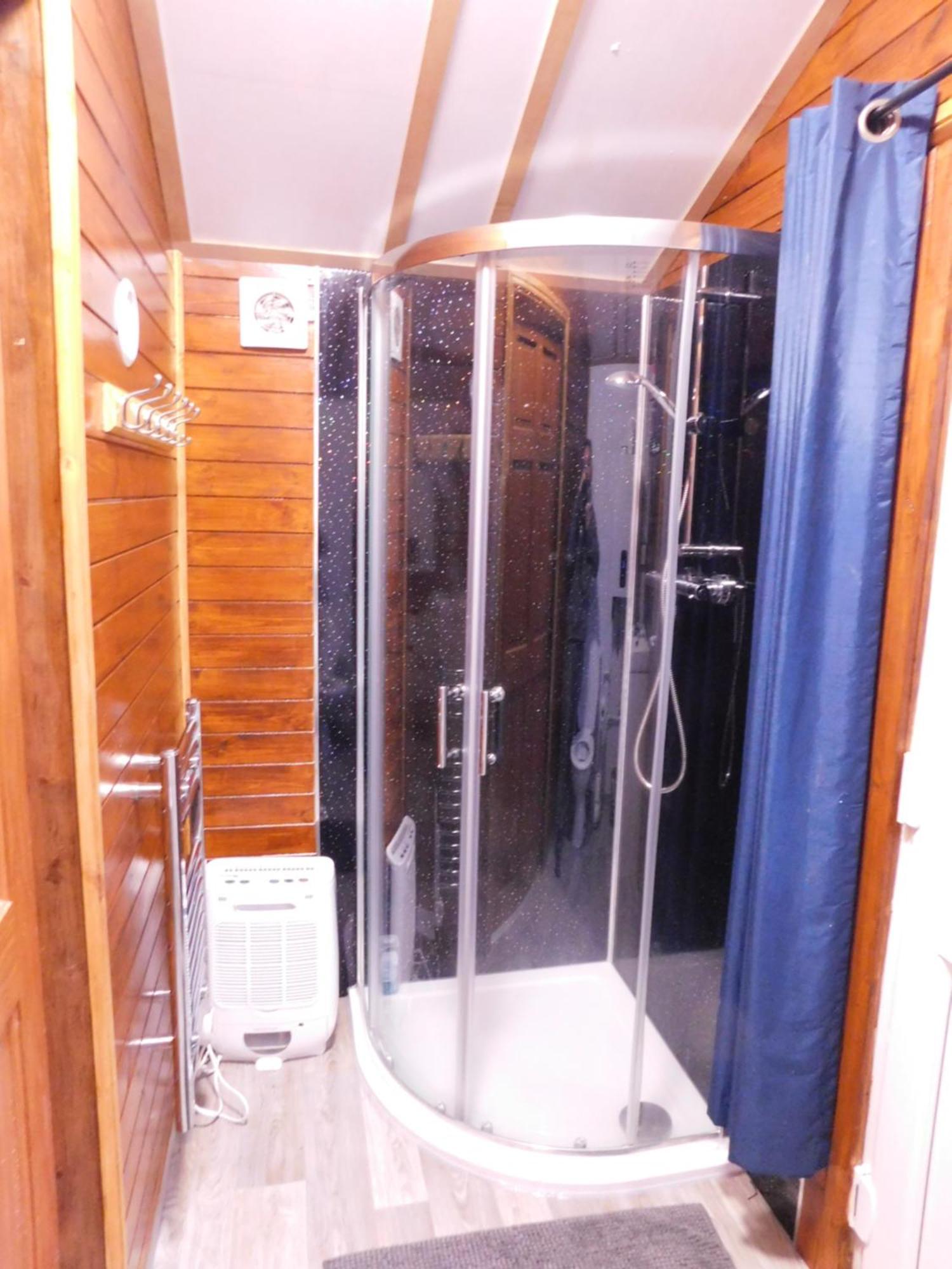 Bryn Dinas Camping Pods At The Foot Of Mt Snowdon Беджелерт Екстериор снимка