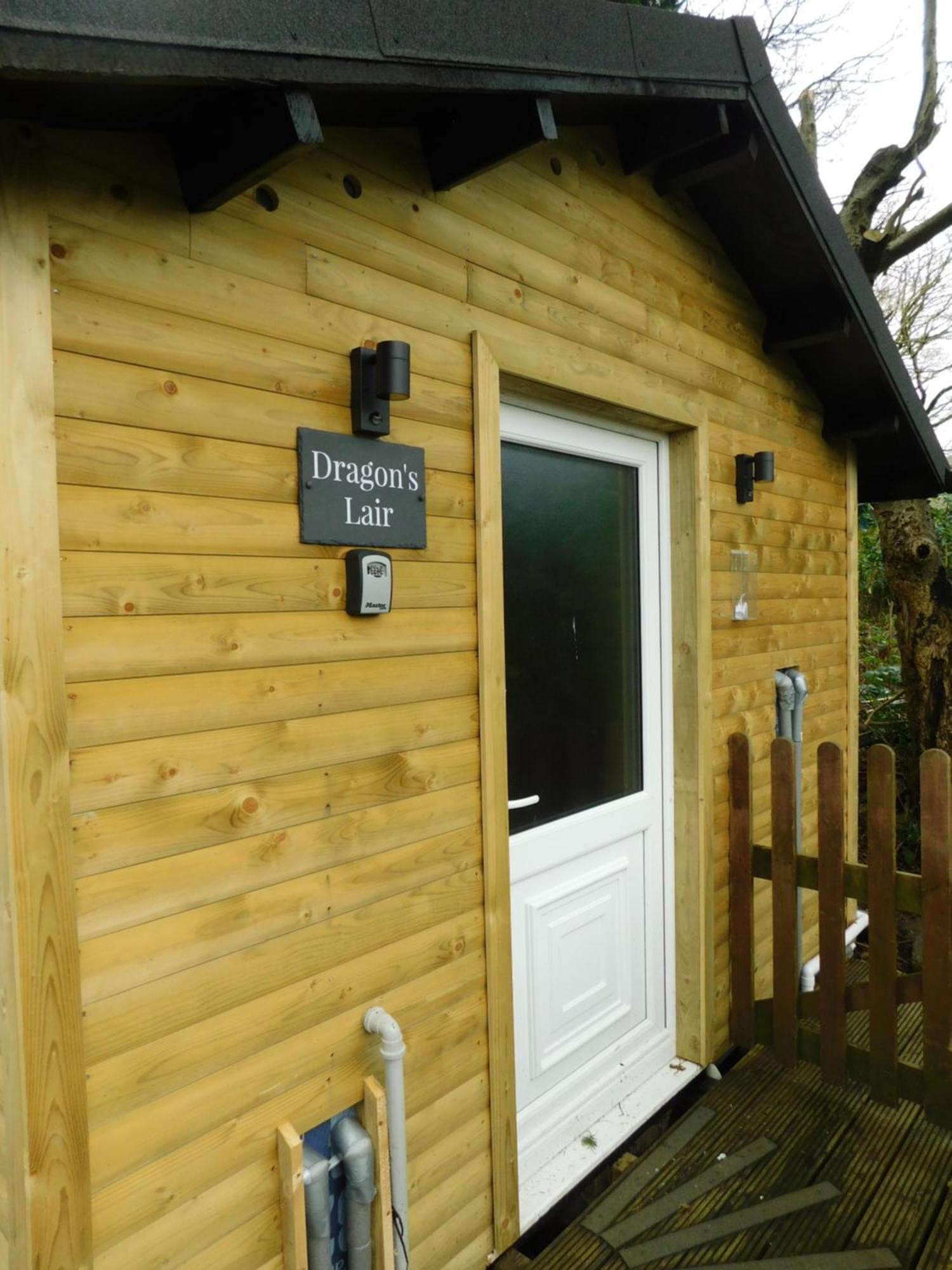 Bryn Dinas Camping Pods At The Foot Of Mt Snowdon Беджелерт Екстериор снимка