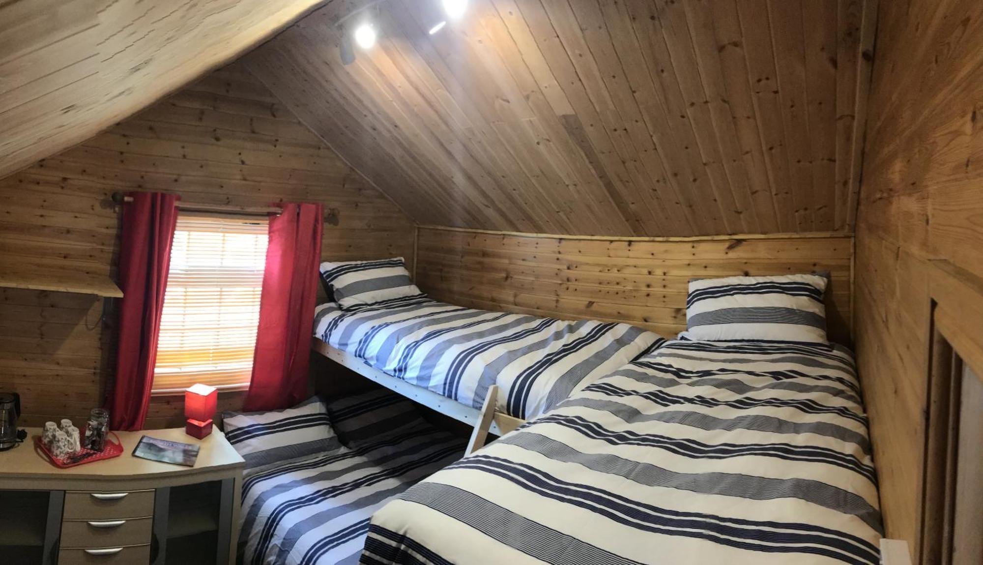 Bryn Dinas Camping Pods At The Foot Of Mt Snowdon Беджелерт Екстериор снимка