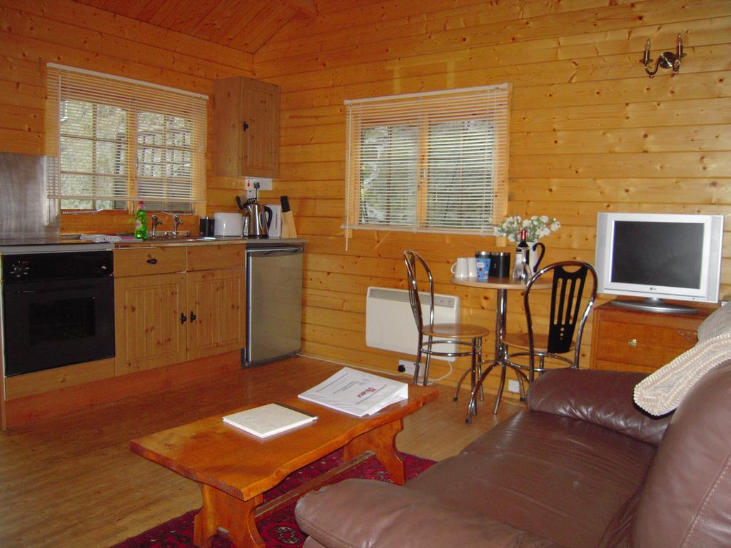 Bryn Dinas Camping Pods At The Foot Of Mt Snowdon Беджелерт Екстериор снимка